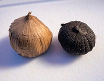 black garlic peeled and unpeeled
